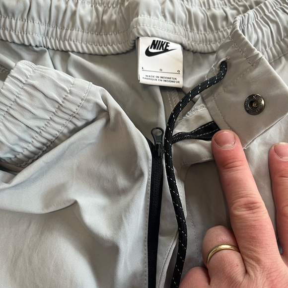 Never worn Nike sweatpants great outdoor material size large - Picture 4 of 4